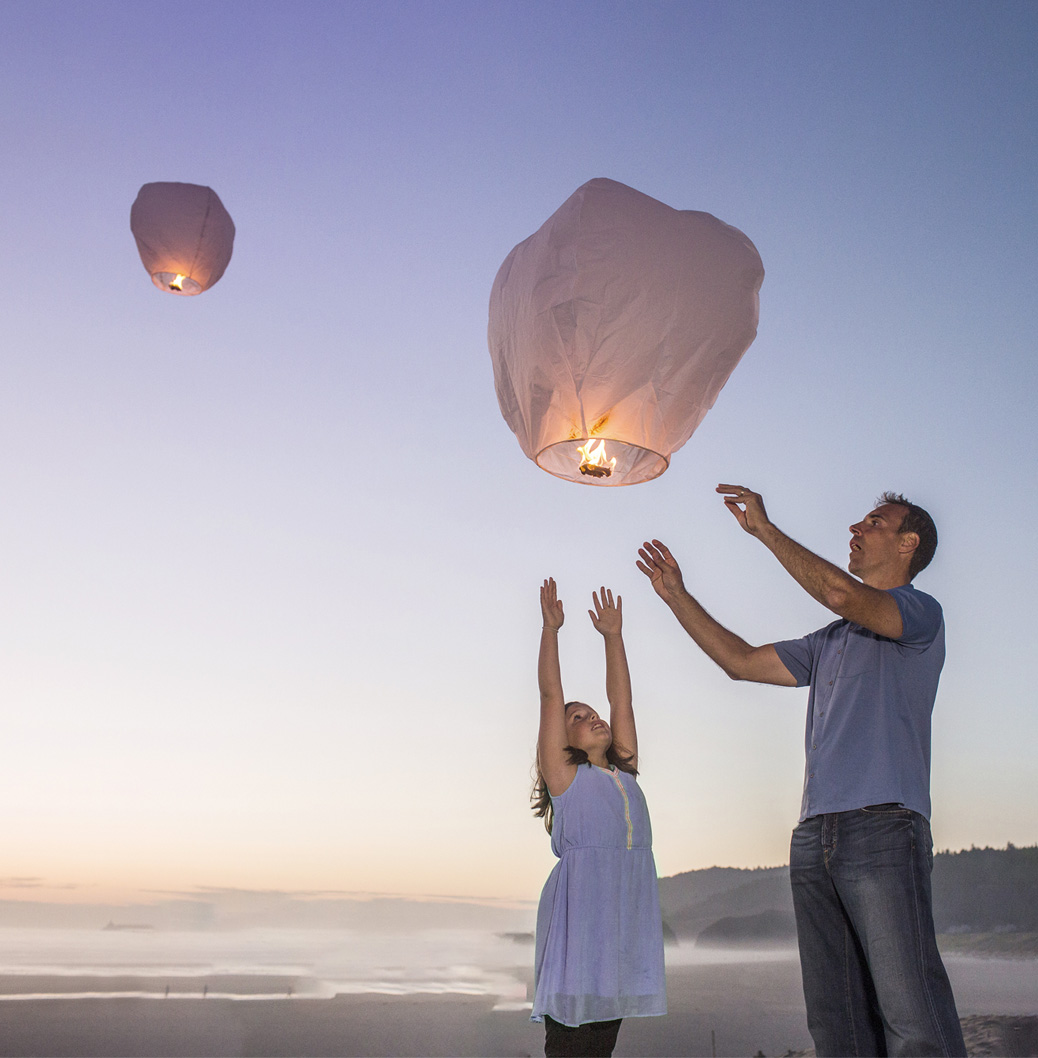 Man och barn, dotter skickar iväg en ballong